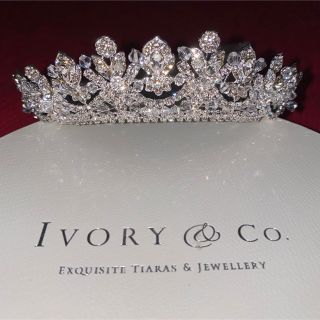 新品試着1回のみタグ有り！】【ivory＆co.】ティアラ Alexandraの通販