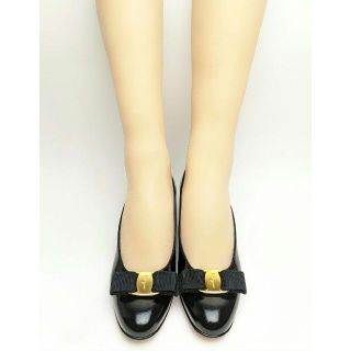 未使用美品フェラガモ Ferragamo ヴァラパンプス 5 1/2C 黒エナメル