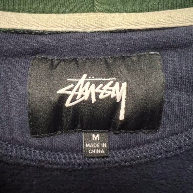 STUSSY(ステューシー)の【即完売モデル】 STUSSY ワンポイントロゴ マルチカラー 入手困難パーカー メンズのトップス(パーカー)の商品写真