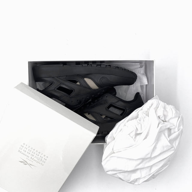 Maison Martin Margiela(マルタンマルジェラ)の25cm メゾンマルジェラ × リーボック TABI タビ ブラック スニーカー メンズの靴/シューズ(スニーカー)の商品写真