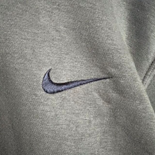 【超希少カラー】 NIKE ワンポイント刺繍ロゴ 即完売 入手困難 パーカー M 4