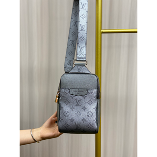 ヴィトン(LOUIS VUITTON) タイガ ショルダーバッグ(メンズ)の通販 300