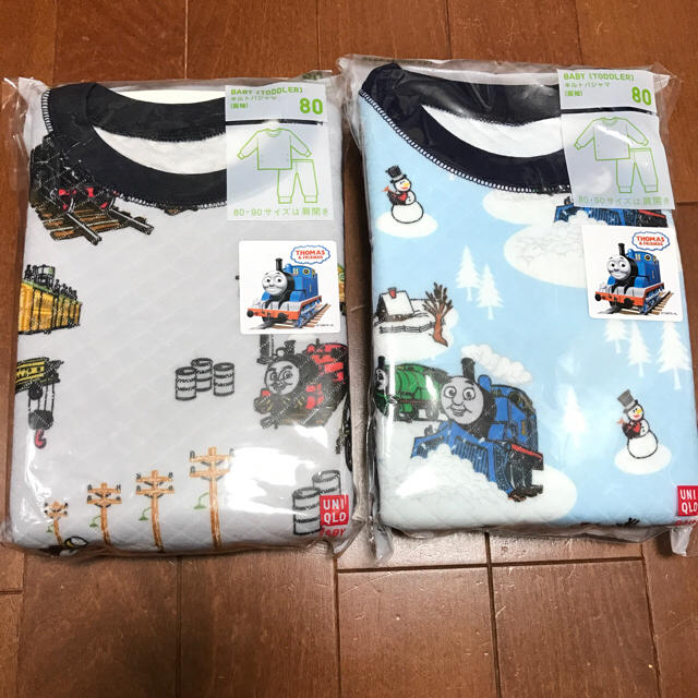 UNIQLO(ユニクロ)の80サイズ 新作 トーマス キルト パジャマ 2枚セット キッズ/ベビー/マタニティのベビー服(~85cm)(パジャマ)の商品写真