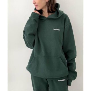 アパルトモンドゥーズィエムクラス(L'Appartement DEUXIEME CLASSE)のSPORTY&RICH SERIF LOGO HOODIE パーカー(パーカー)