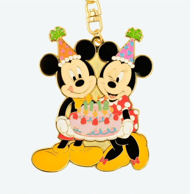 Disney(ディズニー)の【パーク完売品】ミッキー★ミニー★バースデー★スマホケース＆キーチェーンセット スマホ/家電/カメラのスマホアクセサリー(モバイルケース/カバー)の商品写真