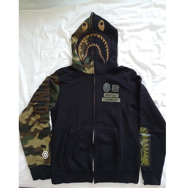 A bathing ape undefeatedコラボ シャークパーカー