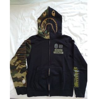 アベイシングエイプ(A BATHING APE)の【限定コラボ A BATHING APE&UNDEFEATED】パーカー(パーカー)