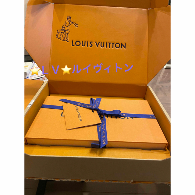 LOUIS VUITTON(ルイヴィトン)のぷー様　2022秋冬新作　ルイヴィトン  M81765  シルバー レディースのファッション小物(財布)の商品写真