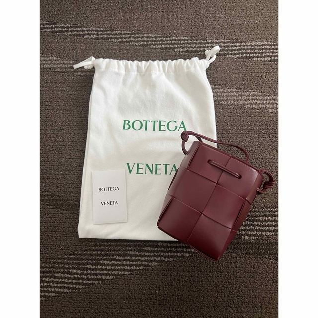 Bottega Veneta(ボッテガヴェネタ)のbottega veneta ミニカセットバケットバッグ レディースのバッグ(ショルダーバッグ)の商品写真