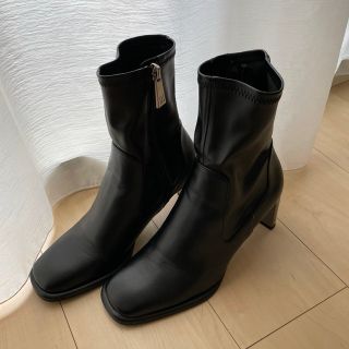 ザラ(ZARA)のZARA メタルヒールショートブーツ　サイズ38(ブーツ)