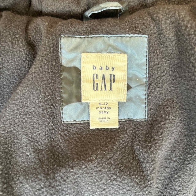 babyGAP(ベビーギャップ)のbabyGAP カモフラ ダウンジャケット サイズ70 キッズ/ベビー/マタニティのベビー服(~85cm)(ジャケット/コート)の商品写真