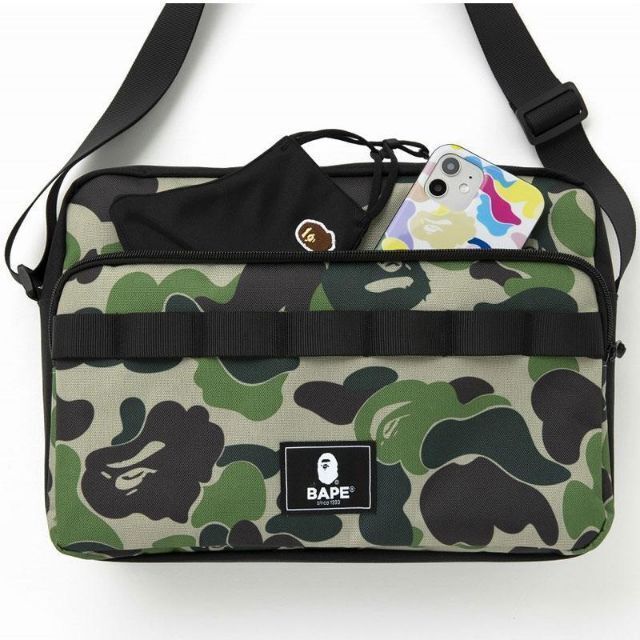 A BATHING APE(アベイシングエイプ)の【新品未使用】A BATHING APE ショルダーバッグ & カラビナ メンズのバッグ(ショルダーバッグ)の商品写真