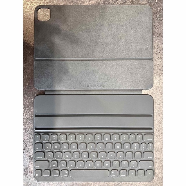 Apple(アップル)のiPad  Smart Keyboard Folio US配列　ほぼ新品 スマホ/家電/カメラのスマホアクセサリー(iPadケース)の商品写真