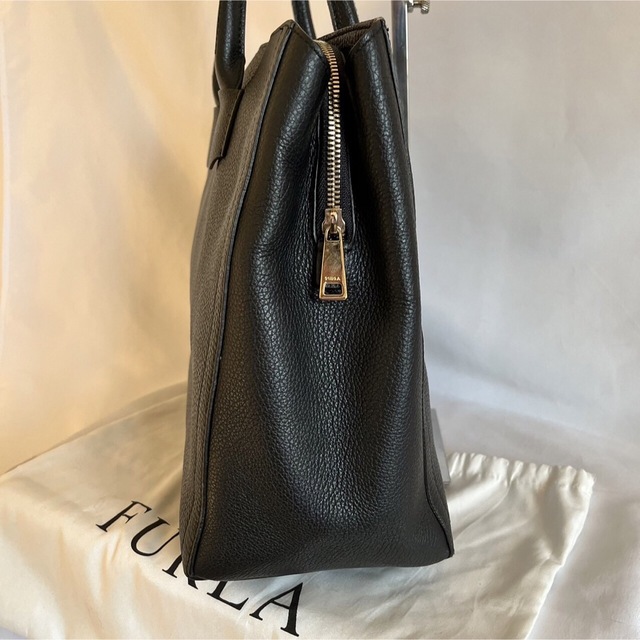 Furla(フルラ)の【大人気】FURLA フルラ　バッグ　ショルダー　ブラックA4 ビジネス　就活 レディースのバッグ(ショルダーバッグ)の商品写真