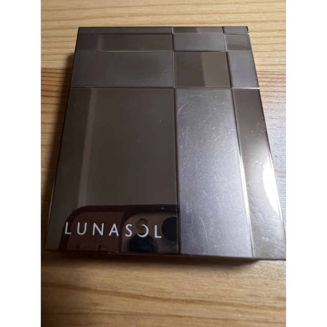 LUNASOL(ルナソル)のcheese様専用　ルナソル　アイシャドウ　2点セット コスメ/美容のベースメイク/化粧品(アイシャドウ)の商品写真