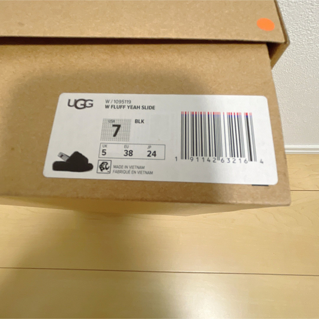 UGG(アグ)の【新品未使用】 UGG フラッフ イヤー スライド アグ サンダル 24㎝ レディースの靴/シューズ(サンダル)の商品写真