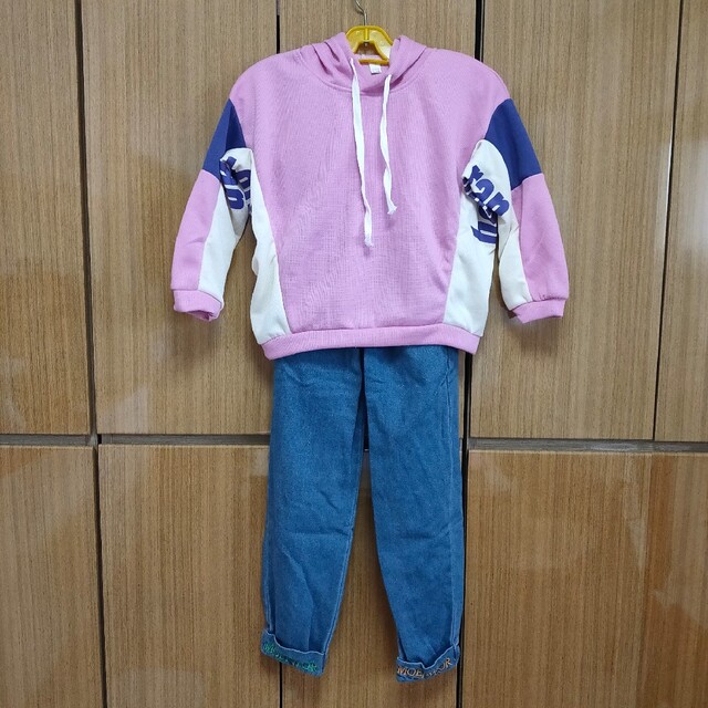 キッズ セットアップ ロゴ パーカー デニム 上下セット 140 ピンク キッズ/ベビー/マタニティのキッズ服女の子用(90cm~)(その他)の商品写真