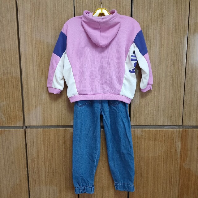 キッズ セットアップ ロゴ パーカー デニム 上下セット 140 ピンク キッズ/ベビー/マタニティのキッズ服女の子用(90cm~)(その他)の商品写真