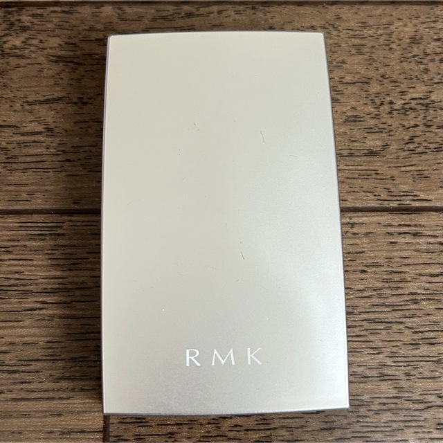 RMK(アールエムケー)のRMK シルクフィット フェイスパウダー01 コスメ/美容のベースメイク/化粧品(フェイスパウダー)の商品写真