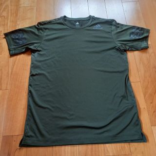 アディダス(adidas)のadidas　Tシャツ(Tシャツ/カットソー(半袖/袖なし))