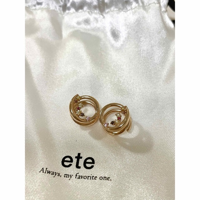 ete(エテ)のete  クレセントムーン リバーシブル ループイヤリング レディースのアクセサリー(イヤリング)の商品写真