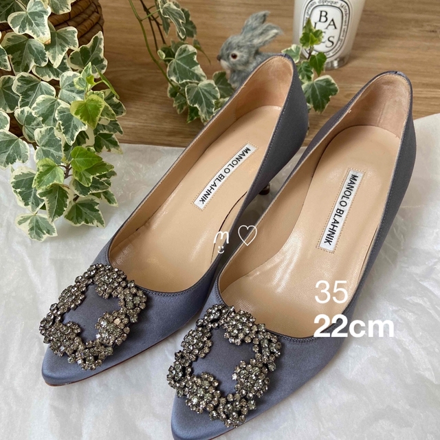 MANOLO BLAHNIK(マノロブラニク)のマノロブラニク　ハンギシ　35　22cm　ビジュー　ヒールパンプス　グレーサテン レディースの靴/シューズ(ハイヒール/パンプス)の商品写真