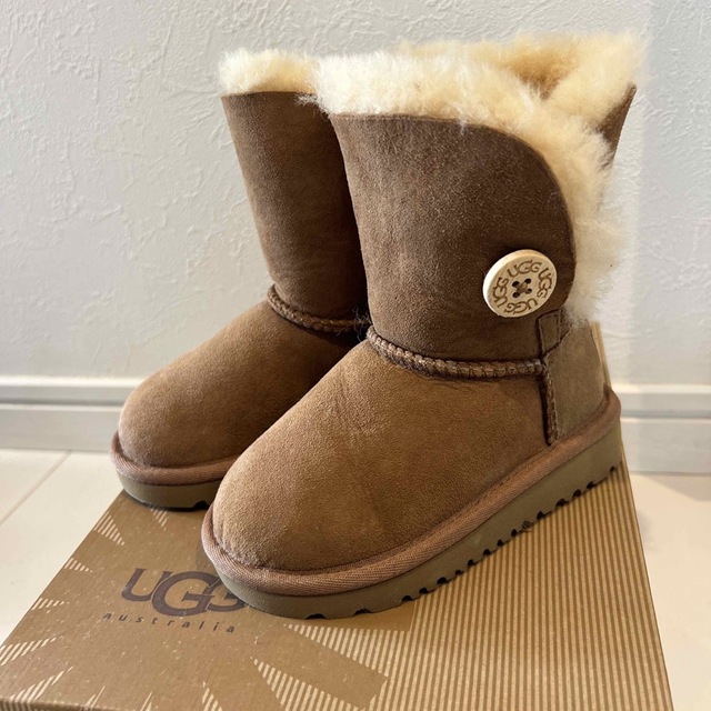 新品・未使用UGG ムートンブーツ　ベビー・キッズ