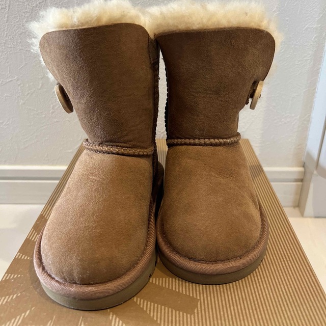 新品 未使用 UGG キッズ  ブーツ