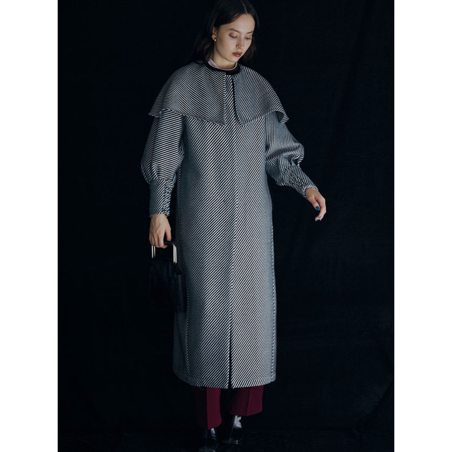 Ameri VINTAGE(アメリヴィンテージ)の2WAY CAPE PUFF SLEEVE COAT ブラックM レディースのジャケット/アウター(ロングコート)の商品写真