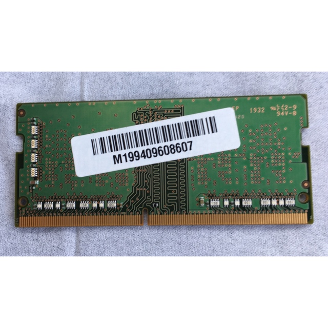 SAMSUNG PC4-21300 DDR4-2666 4GB ノート用メモリ① スマホ/家電/カメラのPC/タブレット(PCパーツ)の商品写真