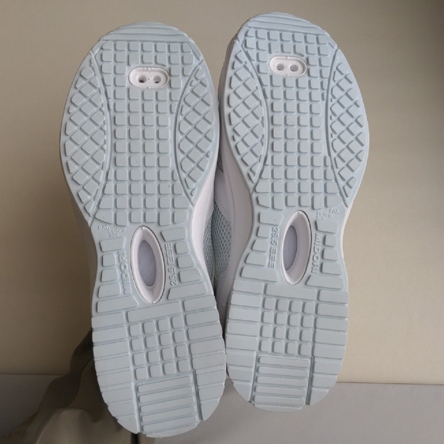 ミドリ安全(ミドリアンゼン)のCSS-300N　静電ホワイト メンズの靴/シューズ(スニーカー)の商品写真