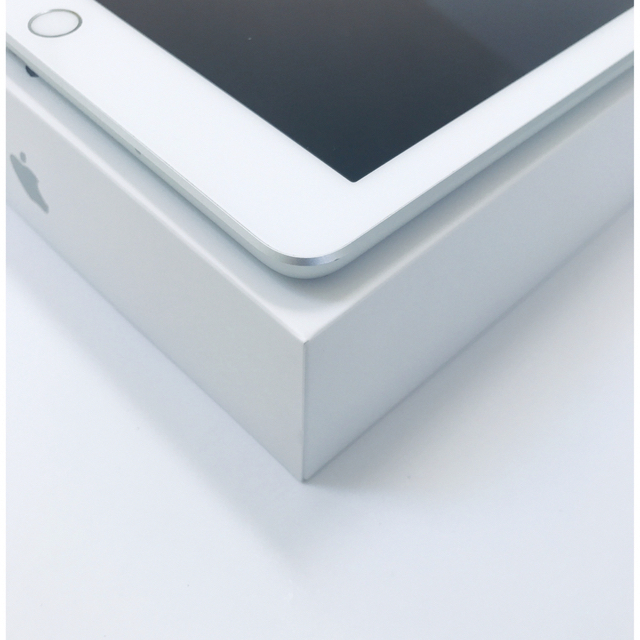 iPad(アイパッド)のApple iPad第6世代 Wi-Fi 32GB美品 スマホ/家電/カメラのPC/タブレット(タブレット)の商品写真