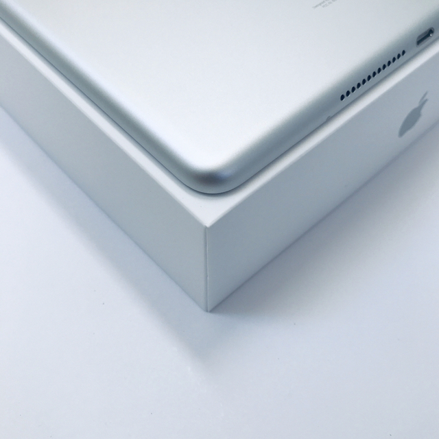 iPad(アイパッド)のApple iPad第6世代 Wi-Fi 32GB美品 スマホ/家電/カメラのPC/タブレット(タブレット)の商品写真