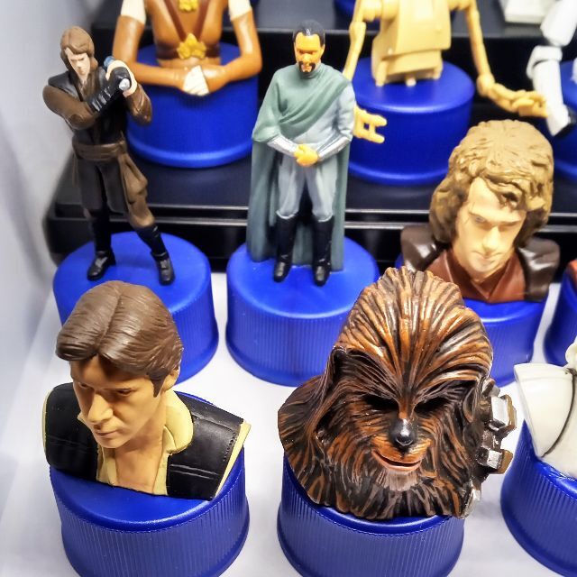 サントリー - ペプシ スターウォーズ ボトルキャップ 19個の サントリー - ペプシ スターウォーズ ボトルキャップ 19個の