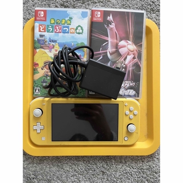 Nintendo Switch(ニンテンドースイッチ)のSwitchライト　イエロー　セット売り エンタメ/ホビーのゲームソフト/ゲーム機本体(携帯用ゲーム機本体)の商品写真