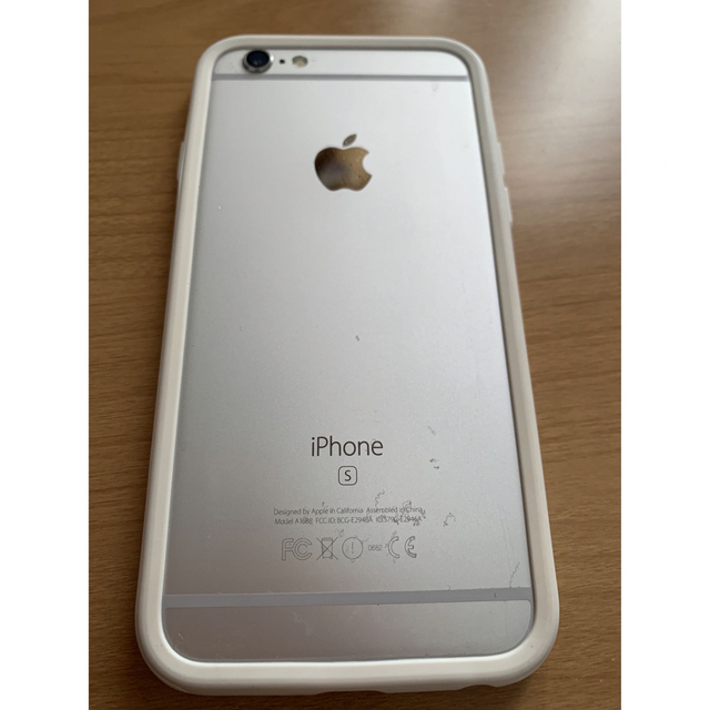 iPhone(アイフォーン)のiPhone 6s  シルバー　64G スマホ/家電/カメラのスマートフォン/携帯電話(スマートフォン本体)の商品写真