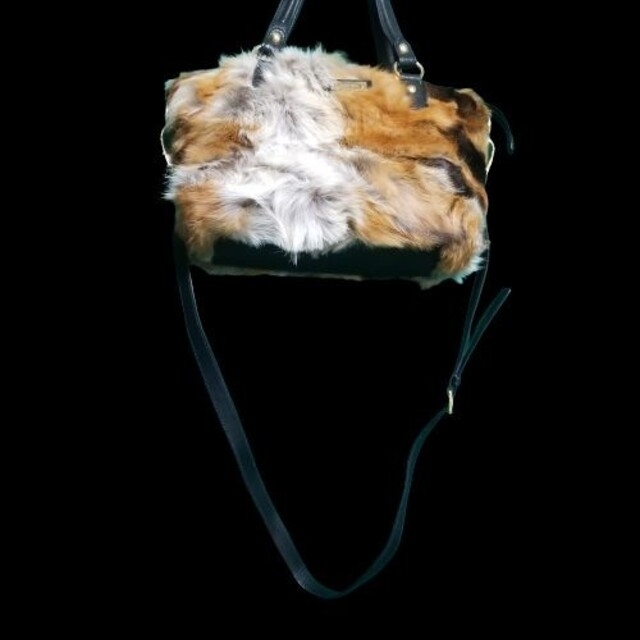 PAOLO MASI(パオロマージ)のPAOLO MASI バッグイン取り外しショルダー　リアルファー　ショルダー レディースのバッグ(ショルダーバッグ)の商品写真