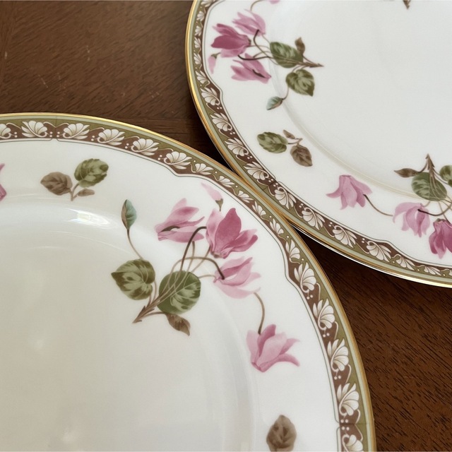 Noritake(ノリタケ)の【美品】ノリタケ★シクラメンタッチ★トリオ　ペア インテリア/住まい/日用品のキッチン/食器(食器)の商品写真