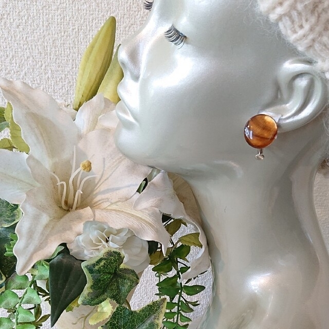 美品 IRIS47 MARGARET 両耳 マザーオブパール イヤリング