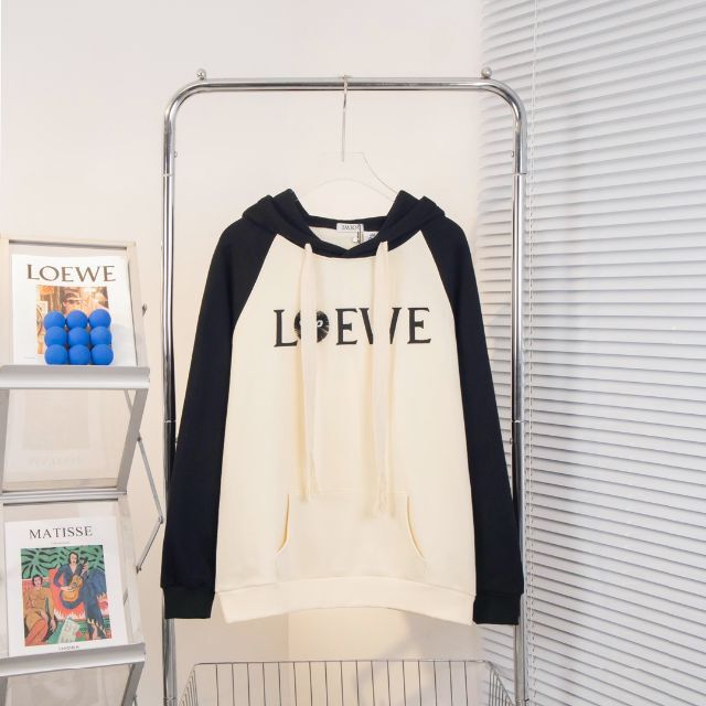 LOEWE、トトロコラボパーカー