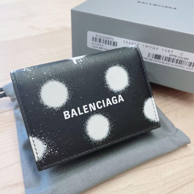 Balenciaga - 【新品未使用】希少　BALENCIAGA 三つ折り　ドット　黒