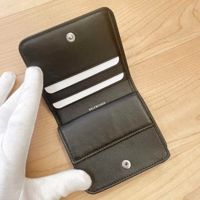 新品未使用】BALENCIAGA 二つ折り ロゴ 黒 ドット レザー-