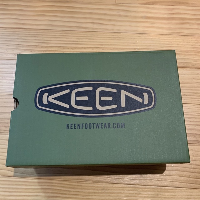 KEEN(キーン)の専用です　KEEN  エルサライトＷ　グレー　25.5センチ メンズの靴/シューズ(スニーカー)の商品写真