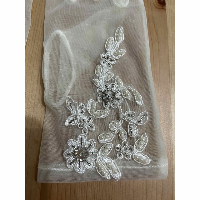 【ウェディング】ショートグローブ ウエディンググローブ 刺繍 ビジュー レディースのフォーマル/ドレス(ウェディングドレス)の商品写真