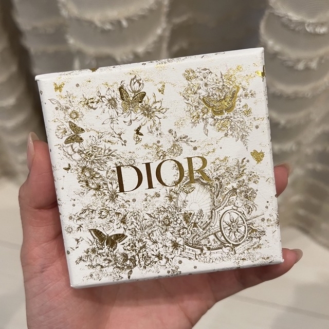 Dior(ディオール)の【2021年クリスマス限定】ディオール　空箱 インテリア/住まい/日用品のインテリア小物(小物入れ)の商品写真