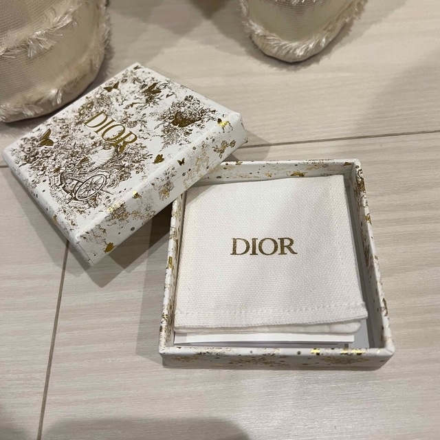 Dior(ディオール)の【2021年クリスマス限定】ディオール　空箱 インテリア/住まい/日用品のインテリア小物(小物入れ)の商品写真