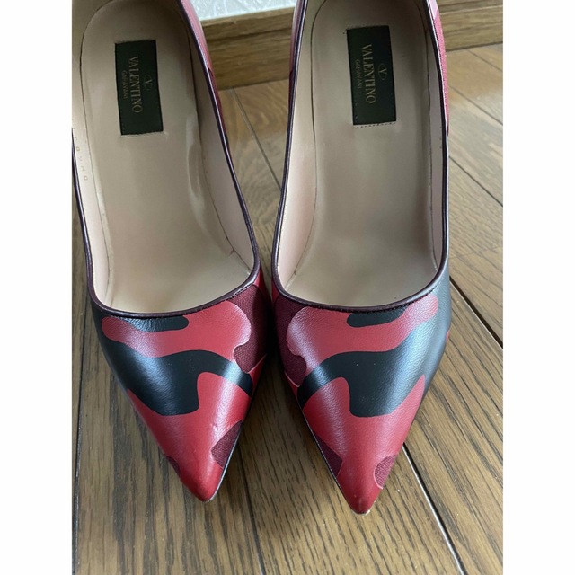 valentino garavani(ヴァレンティノガラヴァーニ)の美品❤️ VALENTINO GARAVANI ロックスタッズ　ヒール パンプス レディースの靴/シューズ(ハイヒール/パンプス)の商品写真