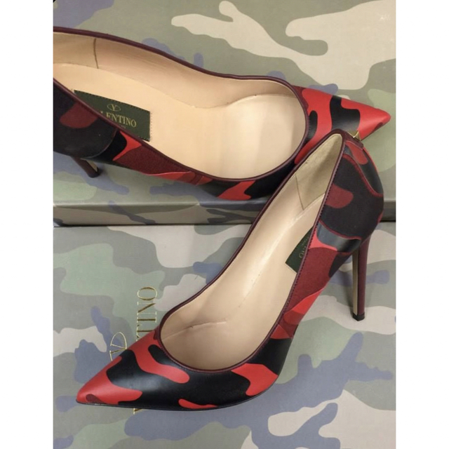 valentino garavani(ヴァレンティノガラヴァーニ)の美品❤️ VALENTINO GARAVANI ロックスタッズ　ヒール パンプス レディースの靴/シューズ(ハイヒール/パンプス)の商品写真