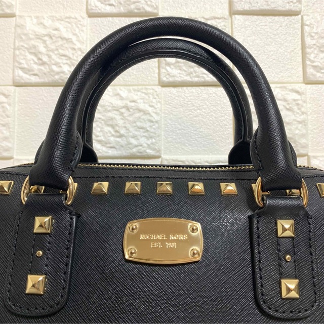 Michael Kors(マイケルコース)の【超美品】マイケルコース  ショルダーバッグ　ハンドバッグ　スタッズ　サッチェル レディースのバッグ(ショルダーバッグ)の商品写真