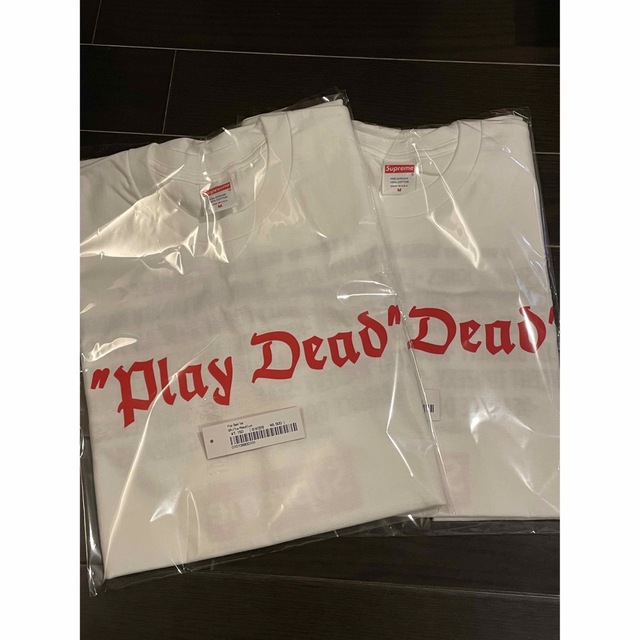 Supreme(シュプリーム)のsupreme Play Dead Tee  Mサイズ メンズのトップス(Tシャツ/カットソー(半袖/袖なし))の商品写真